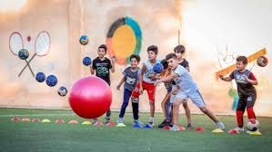 逆天压哨！普里查德过半场强投 三人防守也拦不住